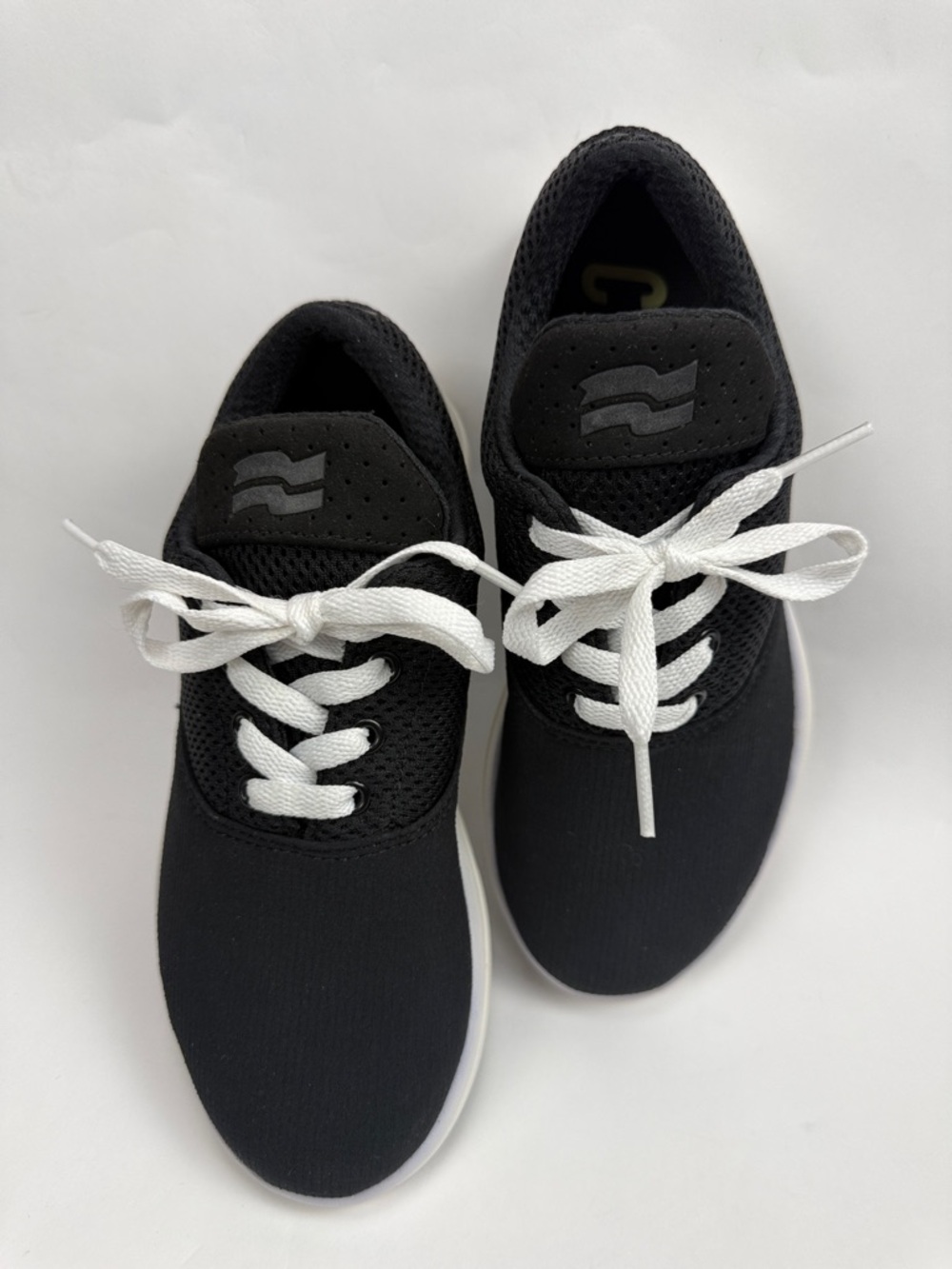 Strike Movement Chill Pill Black Sneakers with White Laces Size 5 NWOT